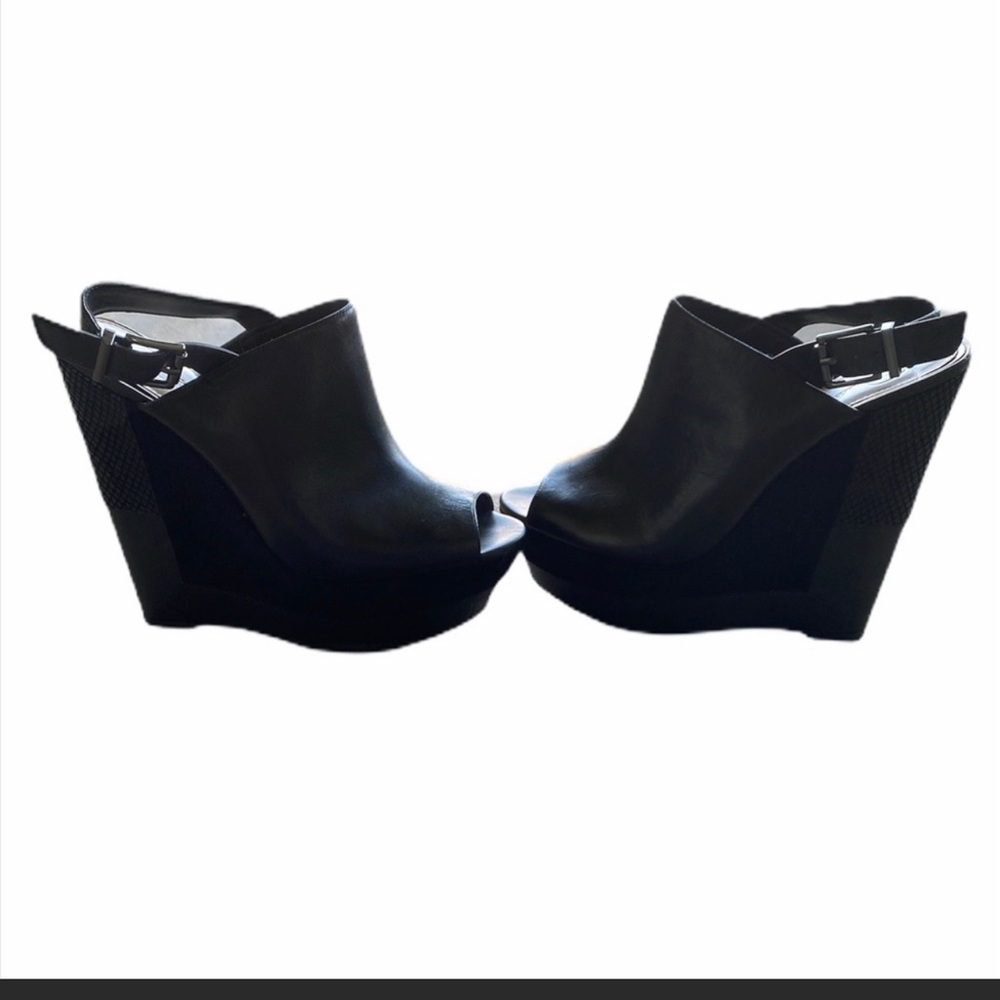 Worn lots and in great condition. Jessica
Simpson black wedges. Super
cute!